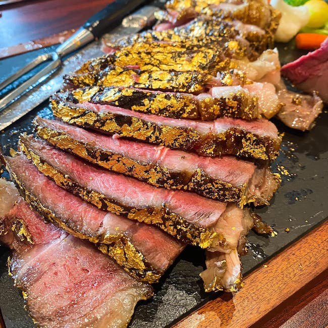 Thịt bò dát vàng Dubai xuất hiện tại Việt Nam