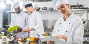 Những yếu tố ảnh hưởng đến mức lương nghề đầu bếp