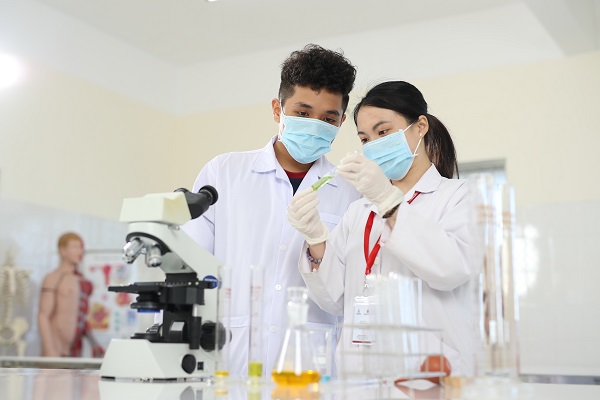 Học Dược cần chuẩn bị những gì về kỹ năng?